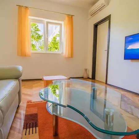 Apartments Joseph And Mary Trogir Exterior photo